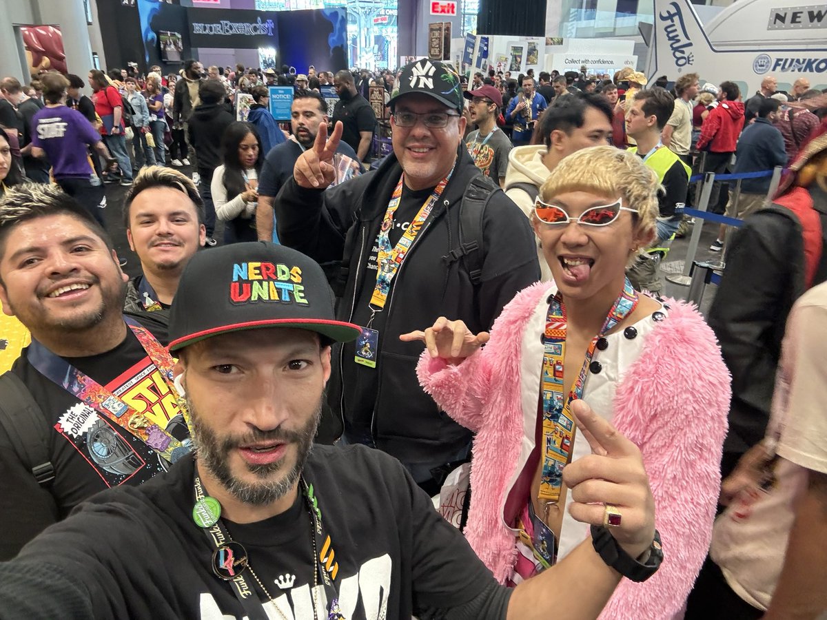 dj3cb's tweet photo. #nycc 2 was amazing best thing is to meet up the #funatics @MasaPiece24 @MidniteHauer @cubcore3 pop_garrison (IG) @FunkoAddict_TeK @funkonewscanada https://t.co/FeHbOdHxNT