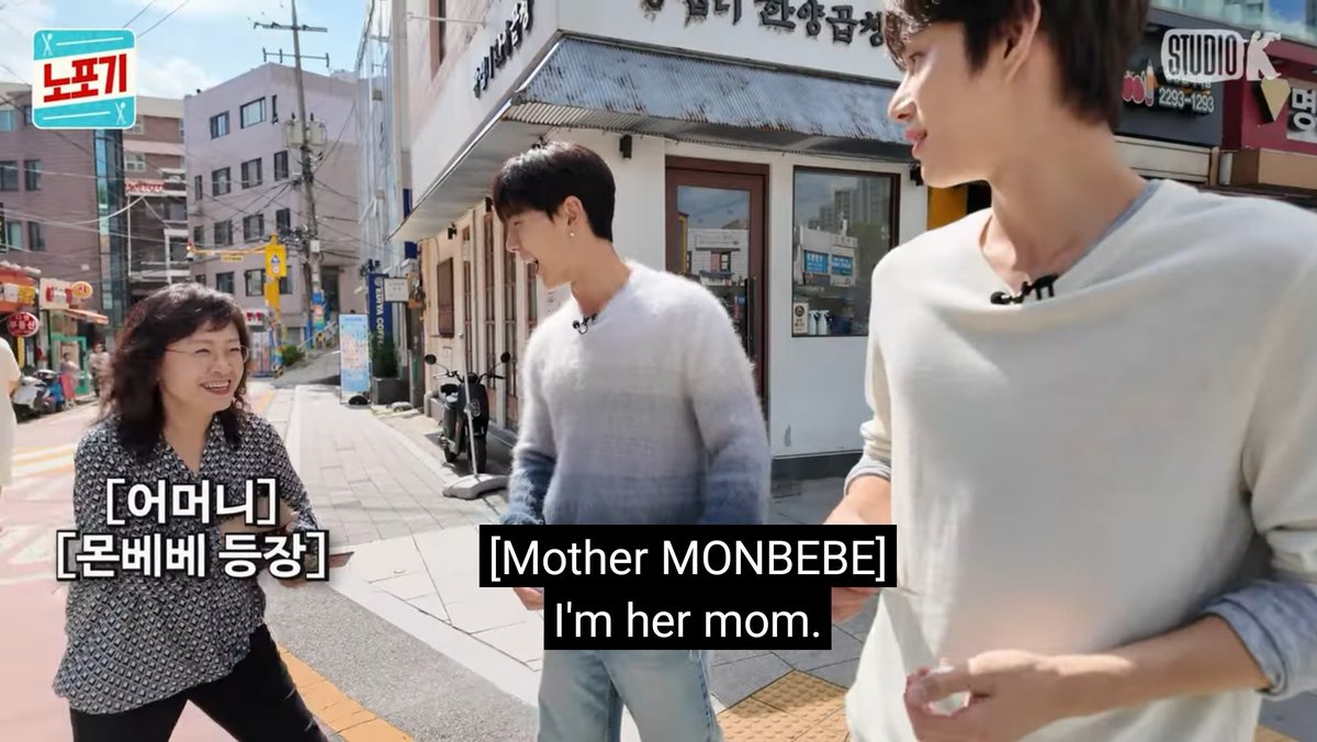 thedreamingbymx's tweet photo. shownu being surrounded by monbebes on the street oh you're so famous https://t.co/42n2OScQ8s