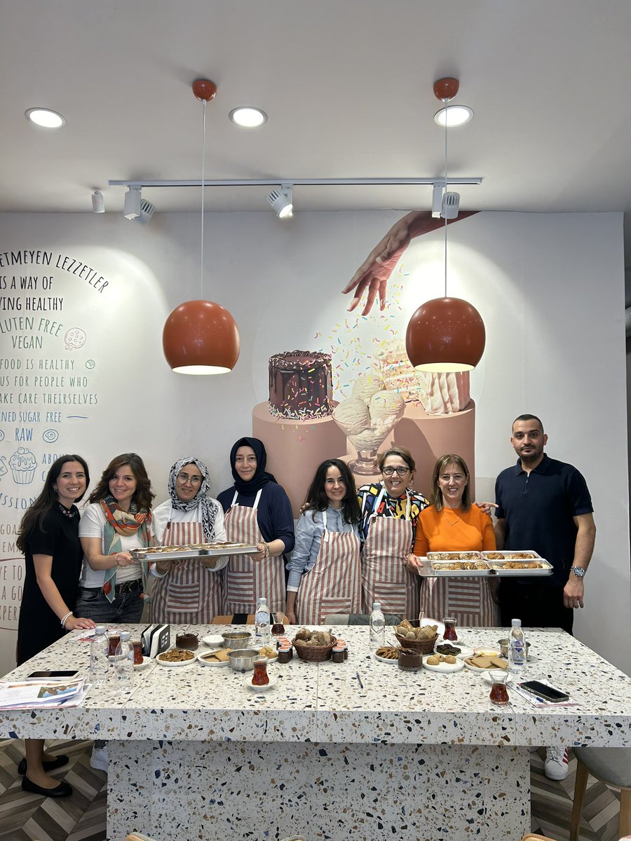 Sorgum Atölyesi’ni tamamladık ve sonuçlar lezzet dolu! 😋🌾

Katılımcılarımız, glutensiz tariflerle tanışırken biz de harika anılar biriktirdik!

Bir sonraki atölyeye hazır mısınız? Daha fazla lezzet ve daha fazla eğlence için takipte kalın!