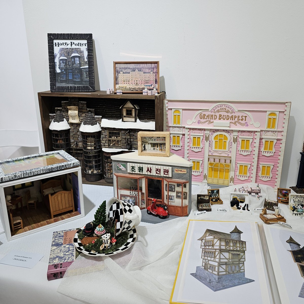 dollhaus82's tweet photo. DME 전시)  DOLLHOUSE MINIATURE EXHIBITION  10/19~20 프로타주 갤러리(상수역) https://t.co/TnhnX4Fksd