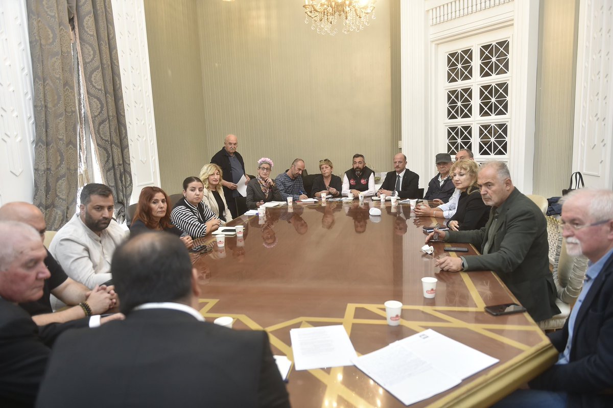 ank_kentkonseyi's tweet photo. ÖNCE HALK SAĞLIĞI!

Ankara Kent Konseyinin önceki dönemde en çok toplanan çalışma gruplarından olan Halk Sağlığı Çalışma Grubu, yeni dönemdeki ilk oluşum toplantısını yaptı.

AKK YK Üyesi ve Çalışma Grupları Direktörü Murat Akyüz’ün açılış konuşması ve koordinasyonunda yapılan toplantıda önceki dönem çalışmaları değerlendirilerek, yeni dönemdeki çalışma planları ele alındı.

Alt çalışma komisyonlarının da görüşüldüğü toplantıda ayrıca AKK Halk Sağlığı Çalışma Grubu Sözcülüğüne Prof.Dr.Sinan Adıyaman, Yardımcılığına Dt.Gamze Burcu Gül ile Raportörlüğe de Mehmet Tüfekçi seçildiler.

@mansuryavas06 @halilibrahimy_ @abbbasin @ankarabbld @_muratakyuz_1 @Omer_San @sinanadyaman9 @GamzeBurcuGul 

📣Ankara Kent Konseyi Sosyal Medya Hesapları İçin: https://t.co/2Orm23MXvw

#Halk #Sağlık #GücüEtkisinde #BuSeyirdeHerkesKaptan #AnkaraKentKonseyi #Ankara #HalilİbrahimYılmaz