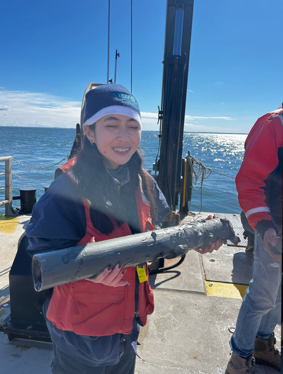 Busy day coring, looking at specimen from the core sample and from plankton towing under the microscope, seeing beautiful sunsets, sunrises and sunfishes!

More at Kaila's blogpost here: stemseas.wordpress.com/2024/10/19/sun…