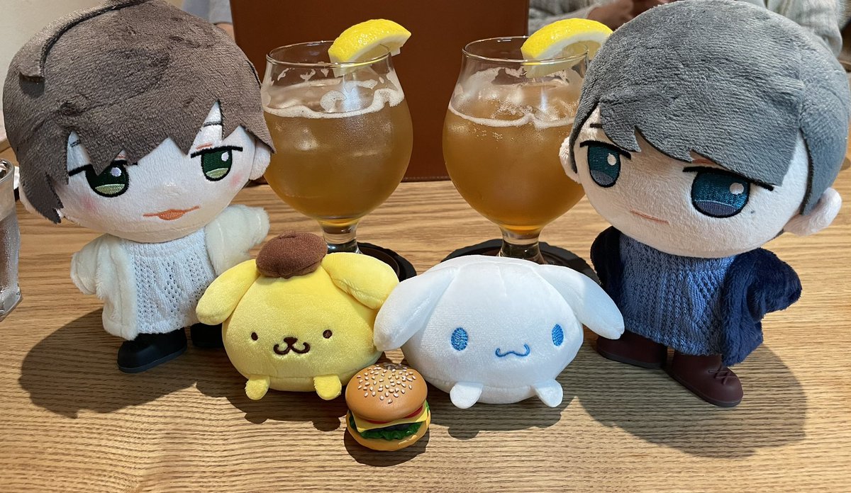 ilovekh1206's tweet photo. お店の方のご厚意でバスサンドで遣都くん達が座っていた席を勧めていただき感激✨ハンバーガーもクラフトコーラもすっごく美味しかったです☺️
#バスサンド
#おっさんずラブ
#林遣都
#ボックスバーガー
#boxburger https://t.co/nMbPF9eG86