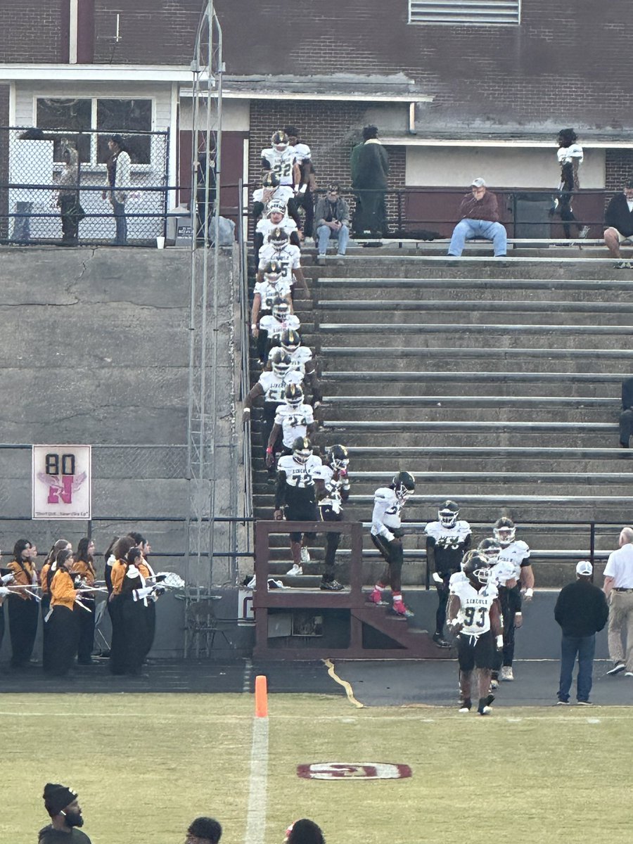 Hats off to Niceville on a their win last night but the Trojan Pride I seen out of our entire program was incredible. Excited to get back to work with the family!
#TEAM⚔️ #GetYouSome🐗