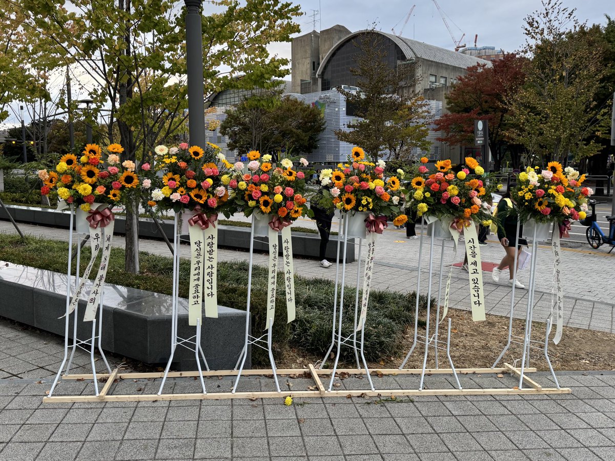 antooooooo_n's tweet photo. タイミングがあったので行ってきました寒い中風も強いのにスンハンのために頑張ってくれてる方々いた😭この想いがどうか伝わってほしいし多くの人に届いてほしい🙏🙏 https://t.co/fkF6VjDIxI