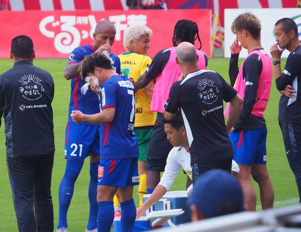 shunta_yfm052's tweet photo. 田中和樹と飯田貴敬･ピーターウタカの再会
『京都サンガFCの絆』

#sanga
#jefunited
#vfk https://t.co/EsMQx6sqmW