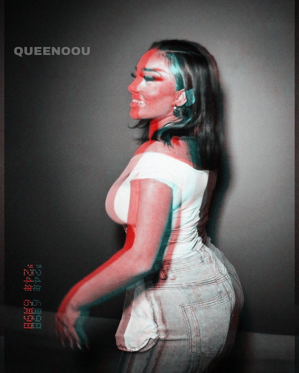 QUEENOOU's tweet photo. Your favorite queen is here to empty your wallet💅👾

#FinDom #cashcows #paypig #fetish #kink #sorority https://t.co/R9hQZ3URPK