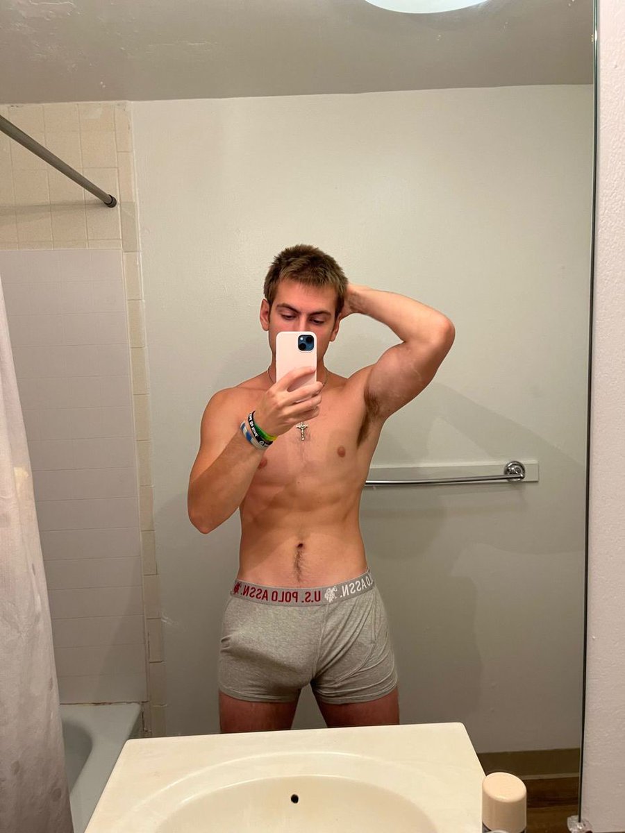 Say ‘hi’ for more pics in your DMs!