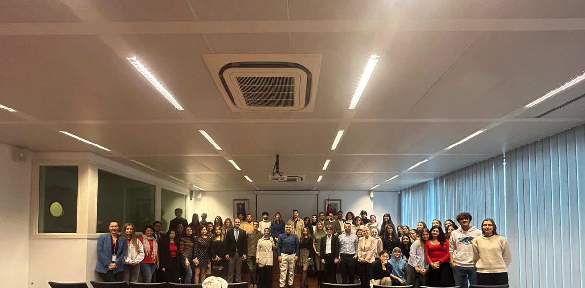 Erasmus Günleri etkinliğinde <a href="/TC_AVBIRDT/">Türkiye at the EU</a>'de bir araya geldiğimiz 🇹🇷🇪🇺 öğrencilerinin AB üyeliğimize desteği %100. 🇹🇷Gençleri, 🇪🇺AB'li bir gelecek istiyor. <a href="/ABBaskanligi/">T.C. Dışişleri Bakanlığı Avrupa Birliği Başkanlığı</a> <a href="/ulusalajans/">Türkiye Ulusal Ajansı 🇹🇷 Turkish NA</a>