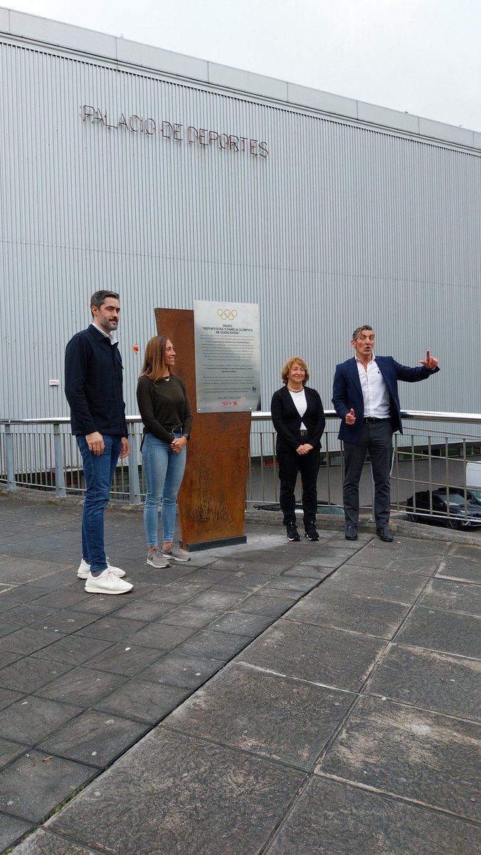 📍Gijón ya tiene su 'Paseo Deportistas y Familia Olímpica'

🥇🥈🥉La explanada del Palacio de los Deportes de La Guía recuerda, con placas sobre el suelo, los nombres de gijones@s que participaron en unos JJ.OO

El <a href="/PDMGijon/">Gijón/Xixón Deporte</a> lo ha inaugurado este sábado