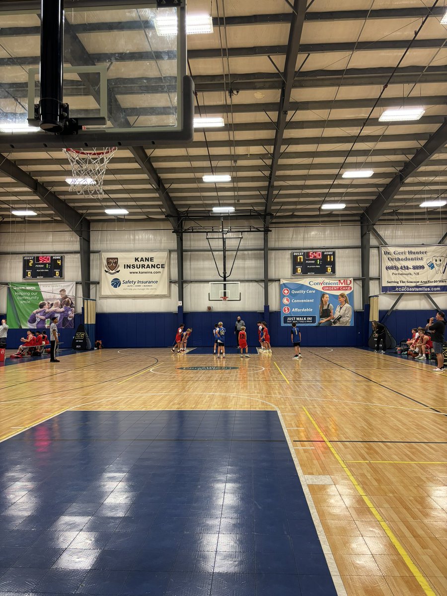 We have a battle on court 2 between <a href="/Purehartbasket1/">Purehartbasketball</a> and <a href="/LREBasketball/">Lakes Region Elite Basketball</a> . Hustle all over the court, big defensive stops and great ball movement- and it's only the 1st half 🤯🔥👏🏻#ZGRing