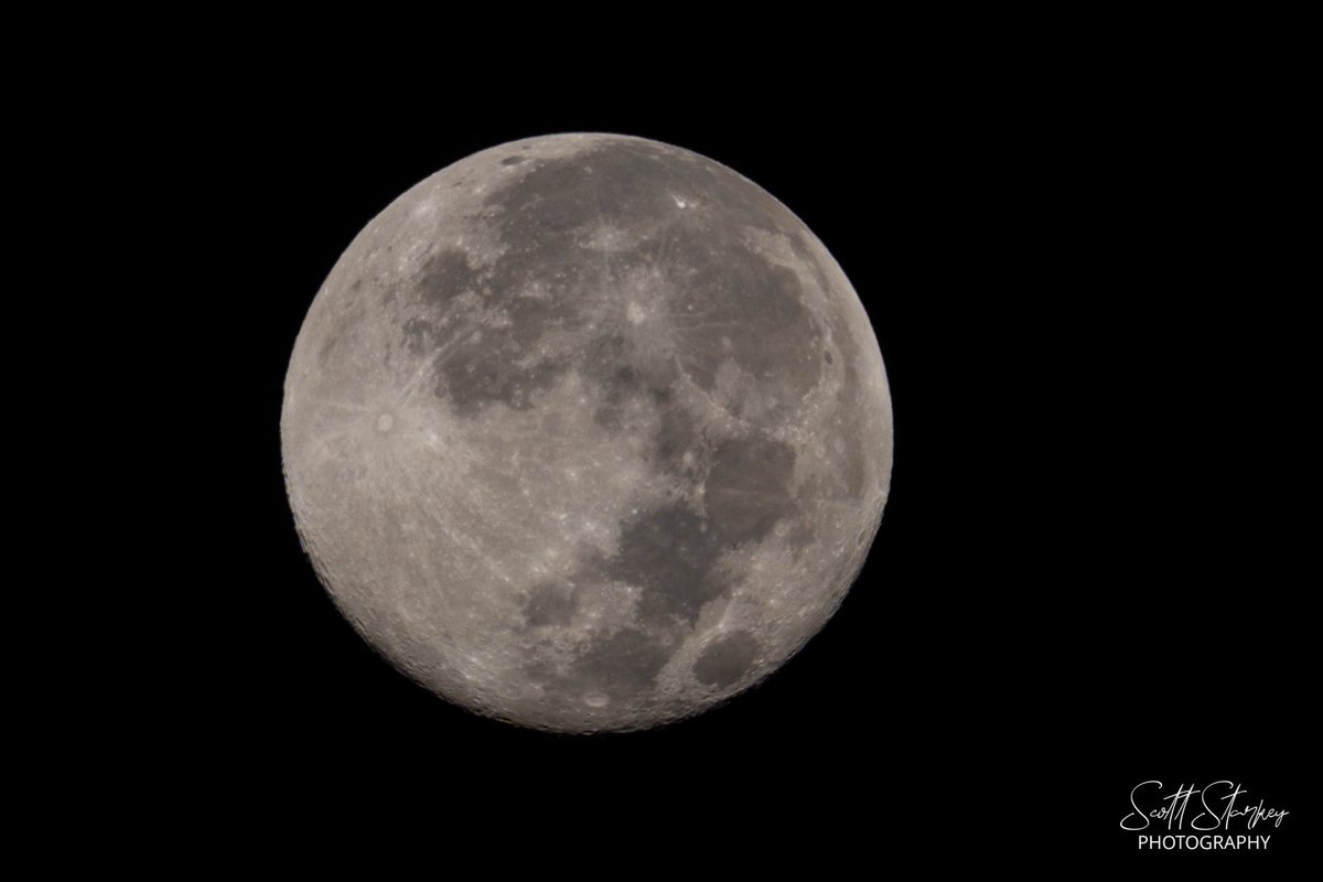 Scott Starkey (@geekknot) on Twitter photo “The moon was reigning all over their world, glowing its full splendor to all those willing to look up.” —Irina Serban “The moon was reigning all over their world, glowing its full splendor to all those willing to look up.” —Irina Serban