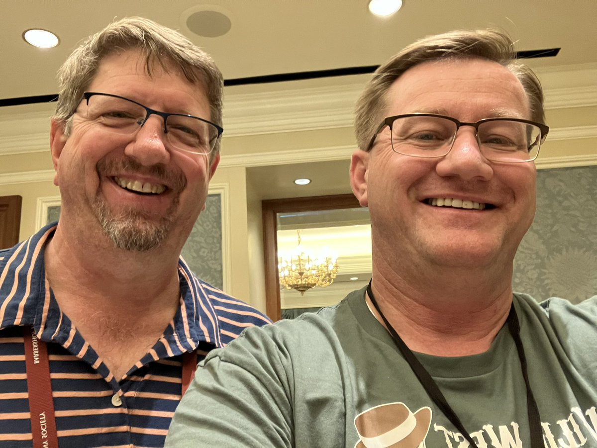 LimbKenneth's tweet image. Finish off a convention with fun and games.  #gaming #playalittle #createjoy