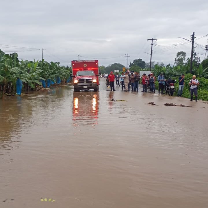 ProcivilTabasco's tweet photo. Ante las lluvias de esta madrugada, se ha reportado un vado en la carretera Vhsa-Teapa, específicamente a la altura de la comunidad Francisco Sarabia, Teapa.

La zona está siendo resguardada por personal del Centro Regional Sabana del IPCET https://t.co/ef3bqIbod0
