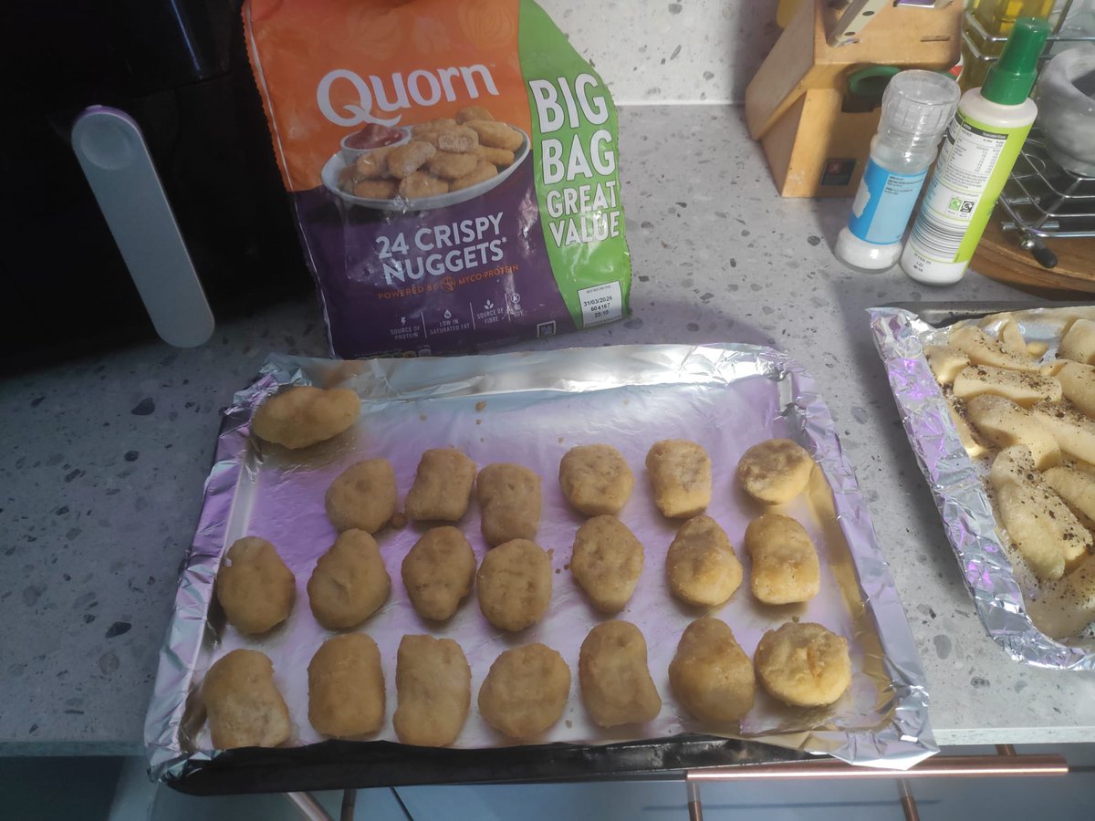 Miss_C18's tweet photo. @QuornFoods hey Quorn, we’re missing 2 nugs 😭 https://t.co/3gT8YsQGDg