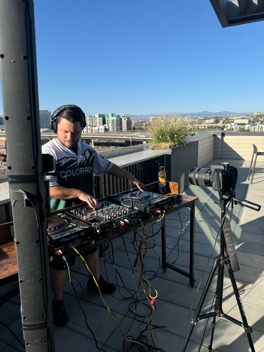 STOKED you guys get to see this DnB set today on Twitch right here: twitch.tv/groovecruise