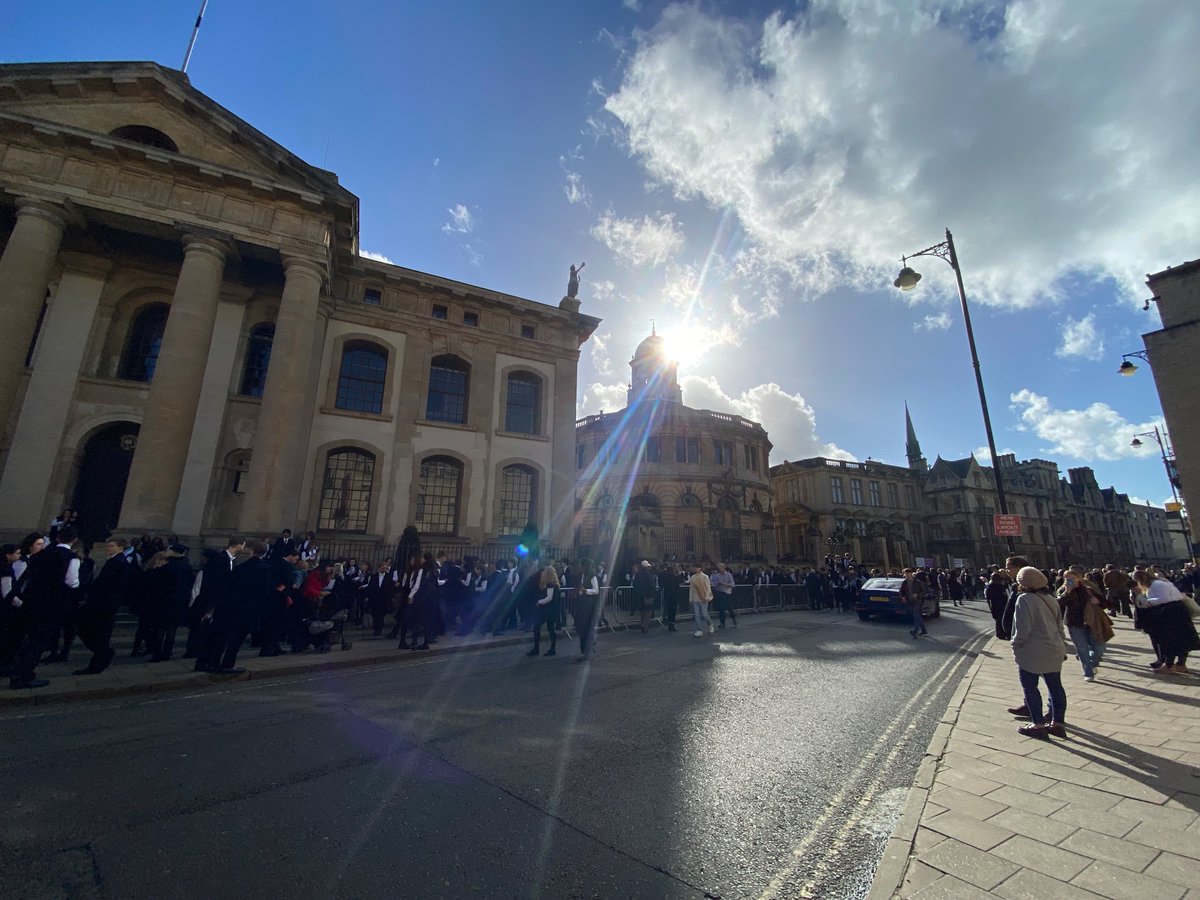 Congratulations, and welcome to everyone matriculating <a href="/StAnnesCollege/">St Anne's College</a> today 🥳🥳