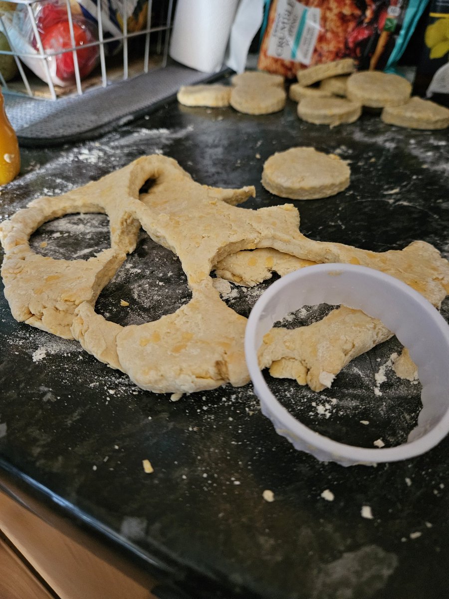 MistressRuby01's tweet photo. From my feet to you. #cheesescones #footdusting #footfetish https://t.co/QnI6IbOs4W