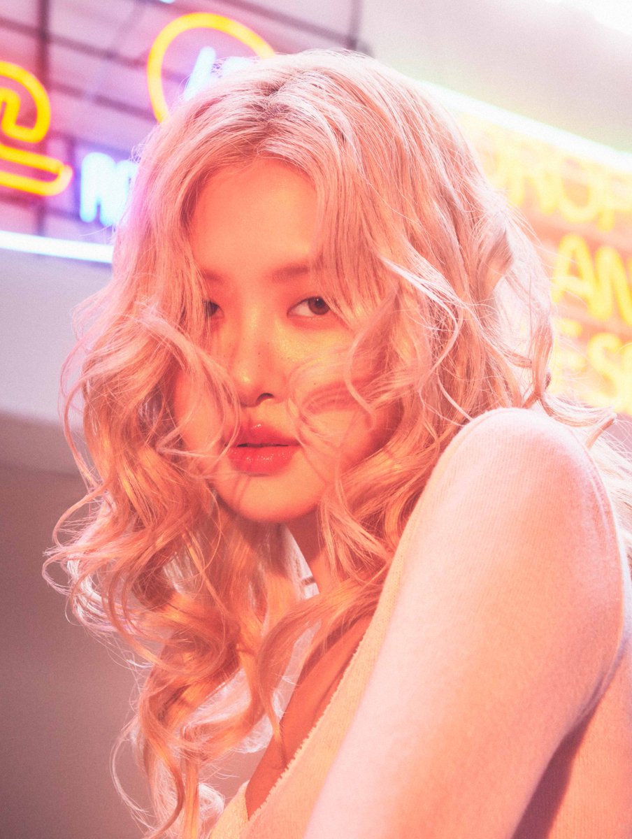 PopBase's tweet photo. Rosé earns the biggest debut by a K-Pop female soloist in Global Spotify history with ‘APT.’ (6.85M) https://t.co/iKgONHqn8t
