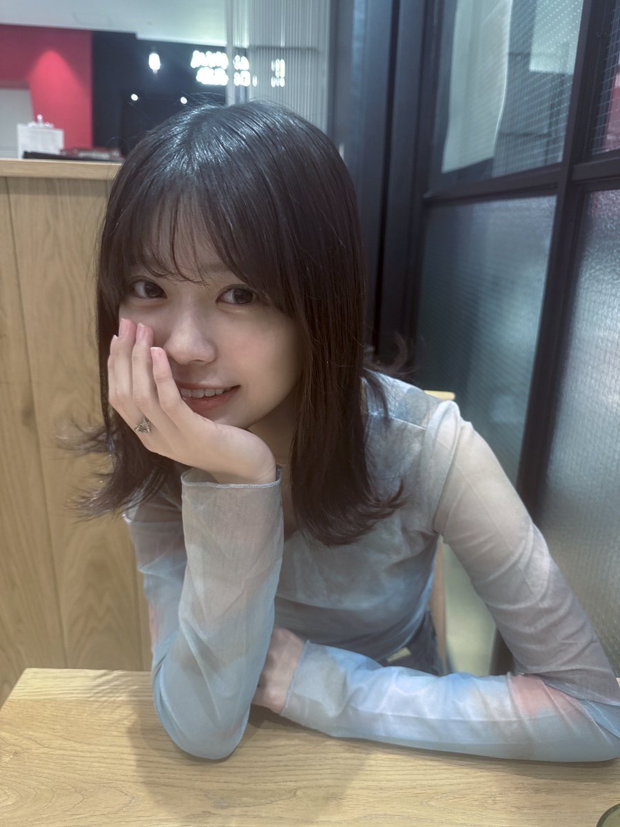 reiwa___mina's tweet photo. 西野七瀬さん好きすぎて、携帯買う時西野さんならこの色選ぶだろうなと勝手に思ってグレーにしました） https://t.co/lfdutSO4p3