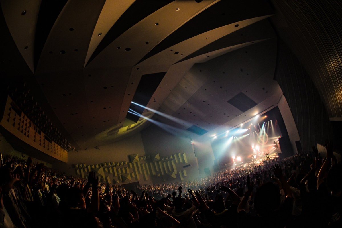 OR_HIROKI's tweet photo. ORANGE RANGE LIVE TOUR 024 &amp; 025
〜タコス DE ピタゴラス〜 千葉・市原市市民会館 大ホール！最初から最後までテンション高いし、レスポンスが大きくて、最高の空間でした！コラボした市原市立国分寺台中学校 吹奏楽部と千葉県立姉崎高等学校 ダンス部もカッコよかったね！ありがとうございました〜 https://t.co/B6slIoRMOe