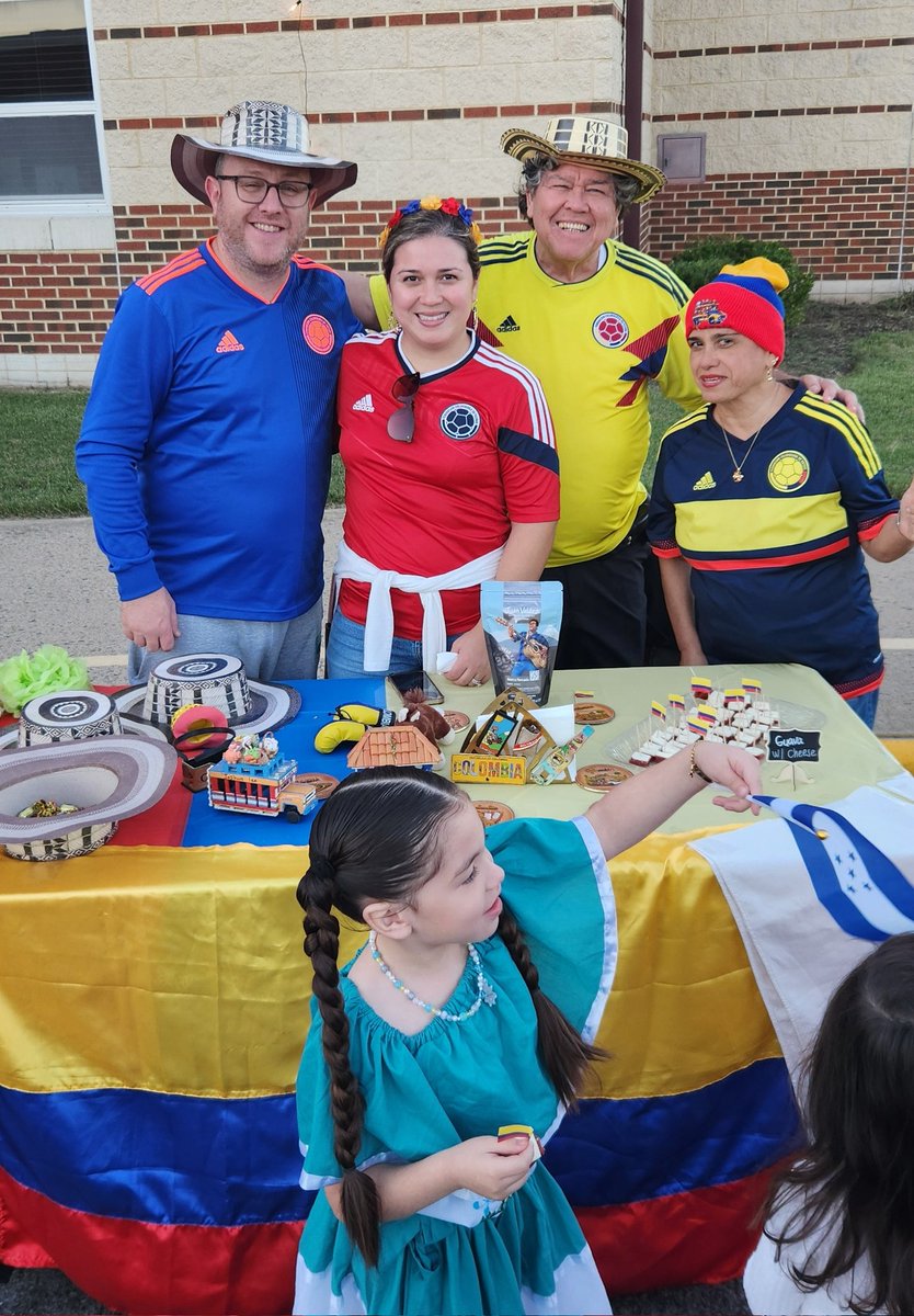 _AndyJacks's tweet image. Celebrating the end of #HispanicHeritageMonth with a really fun celebration with great food and dancing! #EllisExplorers