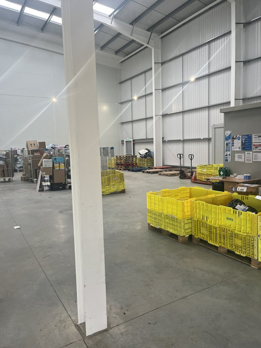 Day 6 Evri couriers pay consultation, no more pig farm a lovely new delivery unit at Witham. Nice to see Adam our branch president, and to speak and switch couriers from lifestyle to SE+ contract.
#makeworkbetter
#membersfirst