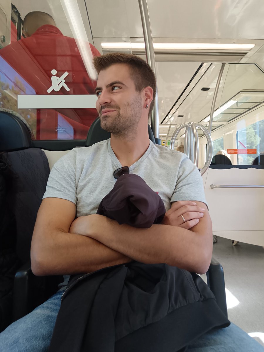 lalaau10's tweet photo. He tenido un flechazo en el tren creo q me ha pillado jij si alguien lo reconoce q me avise nsqqq 🤤‼️‼️🏹 https://t.co/QPcMwEVr0t