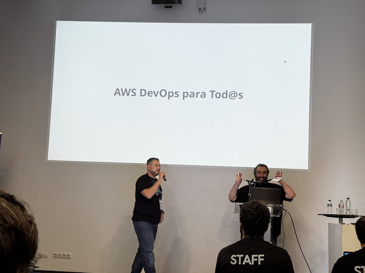 Toca tarde de taller en #AWSCommunityDaySpain 

AWS DevOps para tod@s de mano <a href="/dvaquero/">Pepesan</a> 🛠️⚒️