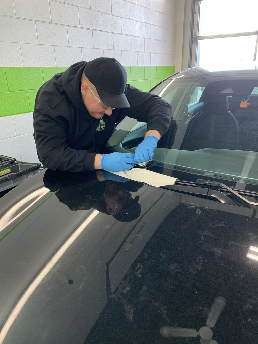 EAFWR_Engage's tweet photo. Our 1st chip repair is happening! Thank you to @allbriteglass 😊💥👏 https://t.co/wEMo91SMUi