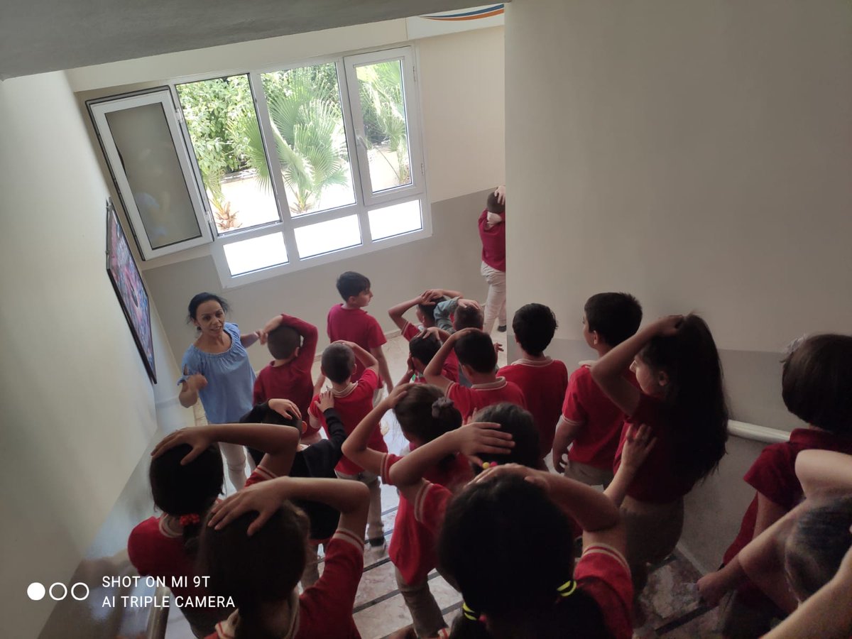 Dünya Afet Riskini Azaltma  Günü, tahliye tatbikatımız 2 dk 2 sn de tamamlandı. 🙆🙆‍♀️🚶‍♀️🏃‍♂️
#Afetehazırlık

<a href="/tcmeb/">Millî Eğitim Bakanlığı</a> 
<a href="/izmir_ilmem/">İzmir İl Milli Eğitim Müdürlüğü</a> 
<a href="/MuratCevik5845/">Murat Çevik</a>
<a href="/Urla_MEM/">Urla MEM</a>