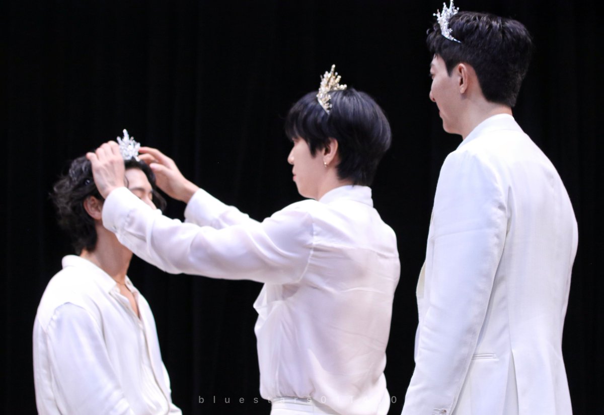 bluestars011410's tweet photo. 2024.10.19 ‘X’ Fansign Event 💙

귀엽다 !!!!!! CNBLUE 💙
👑😂😂😂😂😂

#씨엔블루 
#CNBLUE 
#그리운건_그대일까_그때일까 
#A_Sleepless_Night https://t.co/keyZQQiPpa