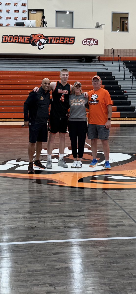 Great alumni game this morning! Appreciate our former players coming back to play against our JV team. Special shoutout to <a href="/a_oberhauser/">alec oberhauser</a> who was added to our Wall of Honor!