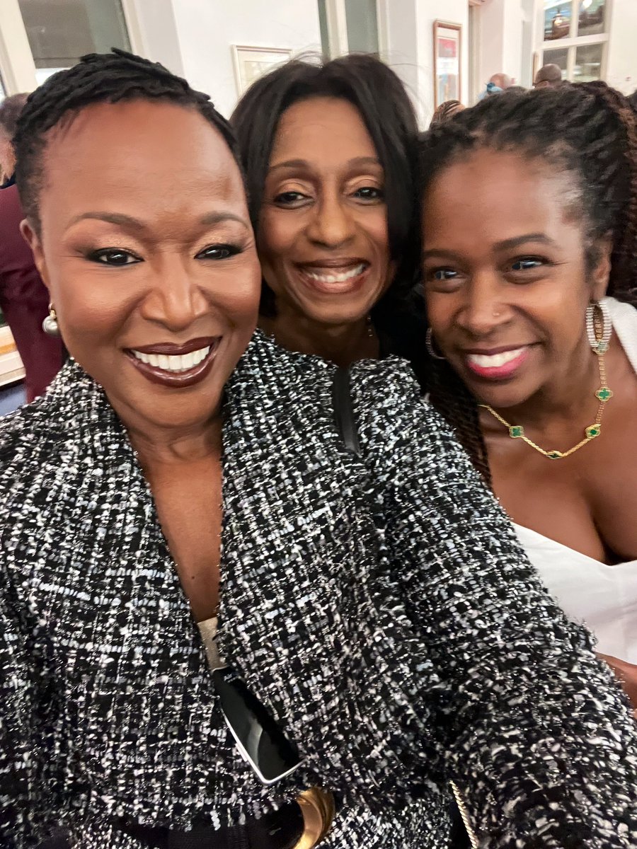 IPProfEvans's tweet image. Boy we had a tiiiiiiiime last NIGHT! 

#HowardHomecoming #CantStopTheHUSL #HUYouKnow 💙❤️