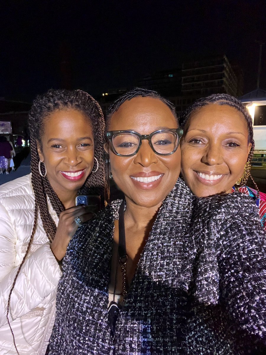 IPProfEvans's tweet image. Boy we had a tiiiiiiiime last NIGHT! 

#HowardHomecoming #CantStopTheHUSL #HUYouKnow 💙❤️