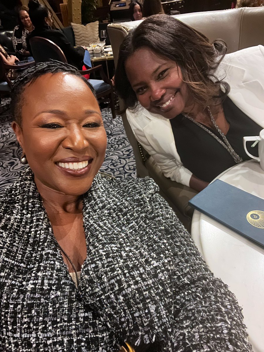 IPProfEvans's tweet image. Boy we had a tiiiiiiiime last NIGHT! 

#HowardHomecoming #CantStopTheHUSL #HUYouKnow 💙❤️