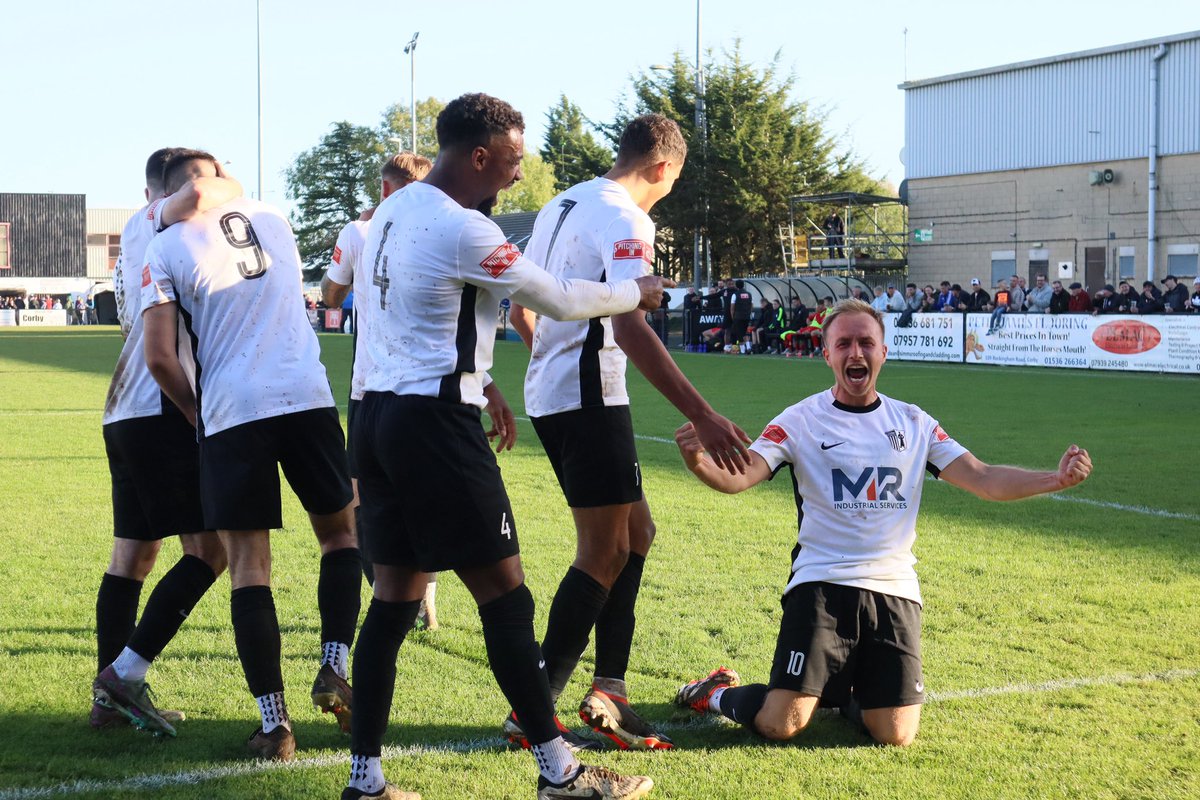 richardwatto's tweet photo. @corbytownfc @PitchingIn_ Amazing ⚽️⚽️⚽️⚽️⚽️⚽️⚽️⚫️⚪️ Corby Town👍🏻 https://t.co/qaAiJ8J5Yb