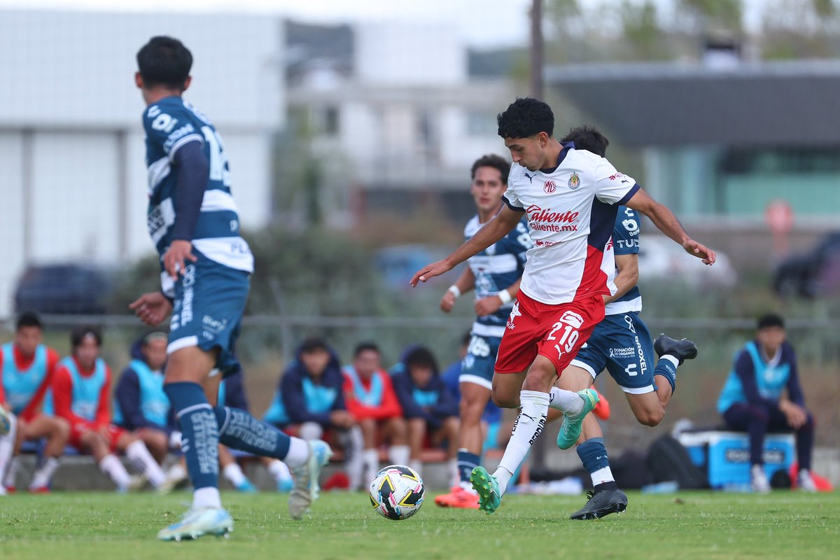 #Sub23 | 🇫🇷 ¡GOOOOOOOL DEL GUADALAJARAAAAA! 

34' APARECIÓ <a href="/dannyxcervantes/">Danny Xavier Cervantes</a> QUE CON UN ZAPATAZO LA MANDA A GUARDAR 😍🔥

Pachuca 0-1 CHIVAS 🐐