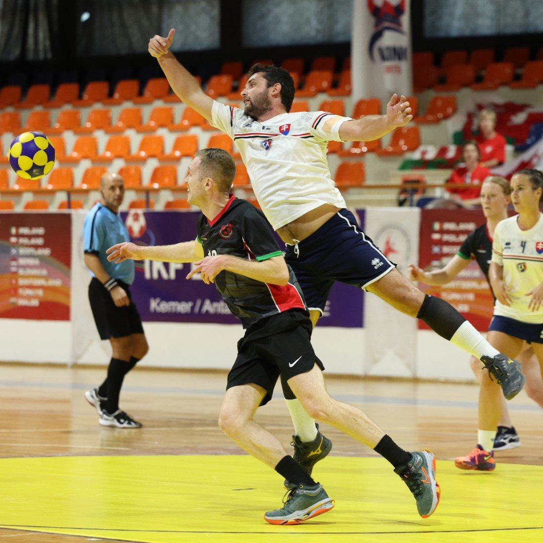 korfball's tweet image. #EKCB | Image Gallery: SVK-WAL | #ForBronze #Day6

🏆 IKF European Korfball Championship B-Division 2024
🗓️ 14-19 Oct 📍 Kemer, TUR 🇹🇷
📺📈📰 Info, streams &amp;amp; results: korfball.sport/?p=40168
📷 Marco Spelten

#korfball #TheMixedGenderSport #korfbal #corfebol #korfbol #corfbol