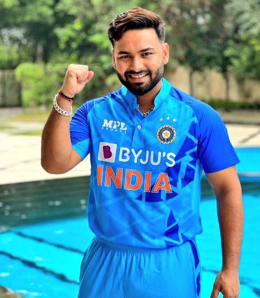 BYA_Team_up's tweet photo. ऋषभ पंत आज फिर नर्वस नाइनटीज का शिकार हुए। ये शायद सातवीं या आठवीं बार नाइनटीज का शिकार हुए है। अगर आज शतक लगता तो ये इनका सातवां शतक होता।

पंत बतौर भारतीय विकेटकीपर, दिग्गज खिलाड़ी महेंद्र सिंह धोनी का रिकॉर्ड तोड़ने से एक कदम दूर हैं। https://t.co/bB8UoA4zbs