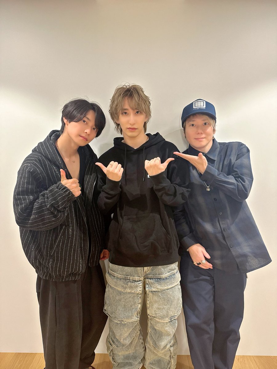 fukuzawayuu's tweet photo. 誕生日ありがとうございましたー

配信もありがとうございます
豪さん、顕嵐、荒牧くん、凌大も来てくれて＆電話くれて本当にありがとう！！

幸せです

29歳もよろしくね https://t.co/qNZ3u8lWEP
