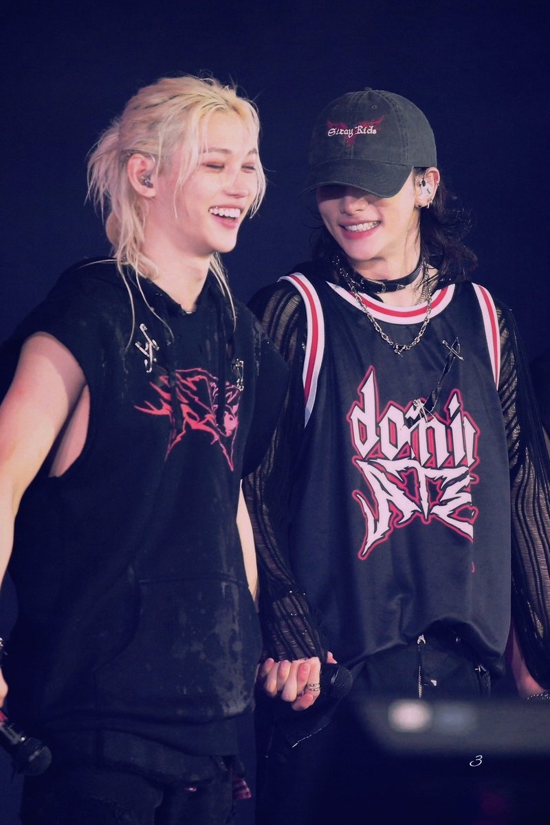 hyunnieslixx's tweet photo. australia siempre será la tierra del hyunlix 🙌🏻🤍🖤 https://t.co/MroH6KOebX