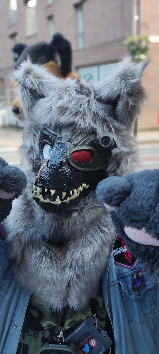 We got some spooky fursuits out tonight!