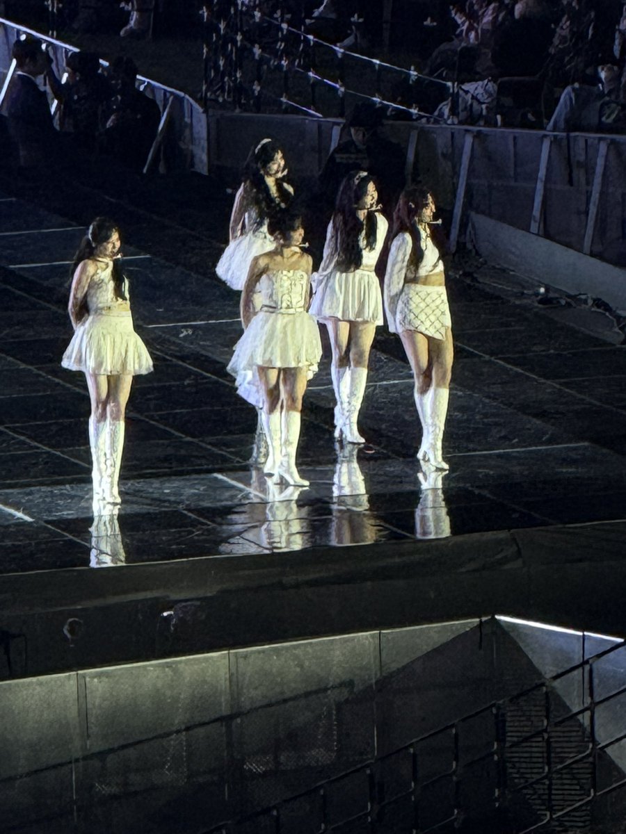 gimminchae1's tweet photo. 예나님이랑 피프티피프티 분들도 열심히 찍음 https://t.co/Qnu88tPfww