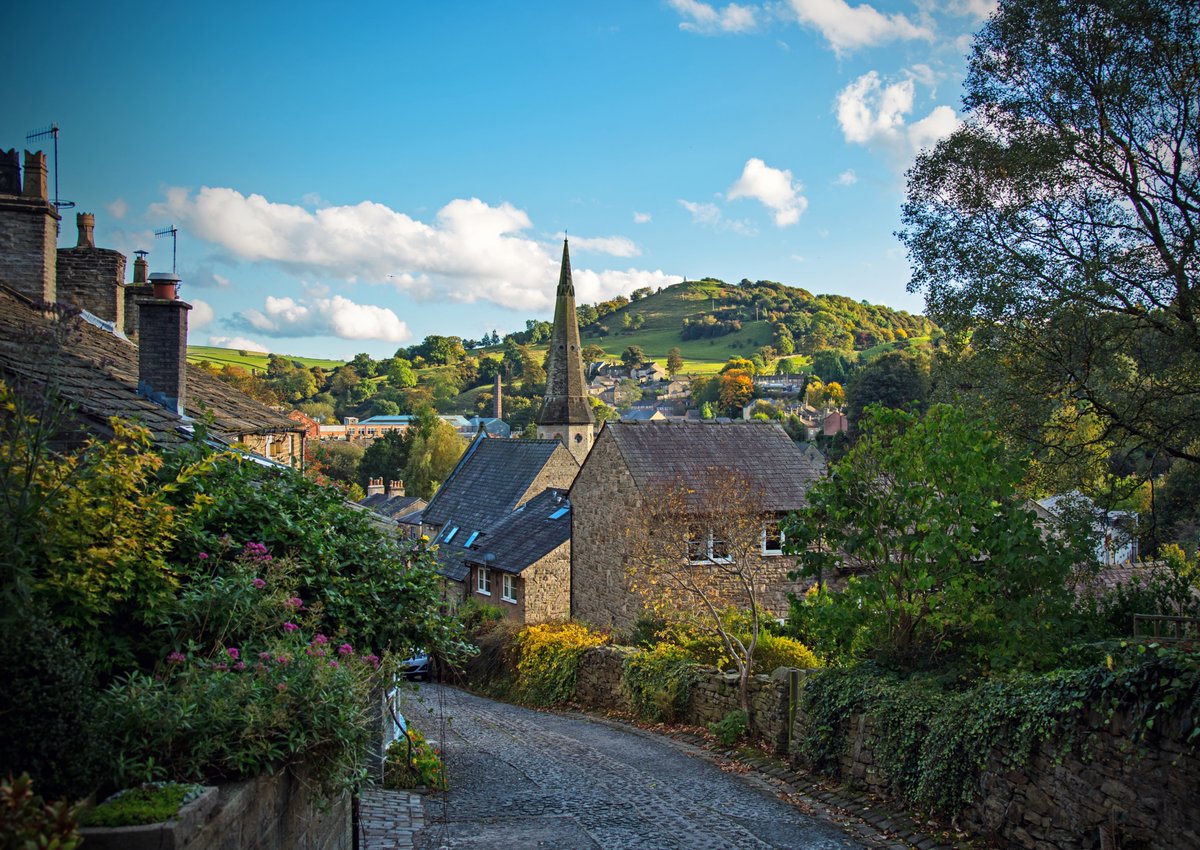 SCJmurphy's tweet photo. Towards #WhiteNancy a sunny view for #AlphabetChallenge #WeekPforPOV #SpiresonSaturday #SteepleSaturday #Bollington https://t.co/2h6uFjtMg9