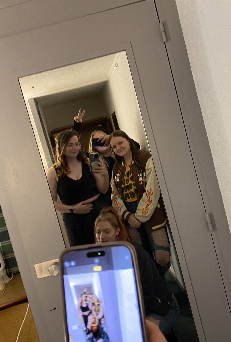 ebeanyy's tweet photo. Got to see my favs again last night, love this band and the community that comes with it, any excuse for me to get drunk with Alicia🫶🏻
@ABoonx @vxperion https://t.co/1VRS4YdGJk