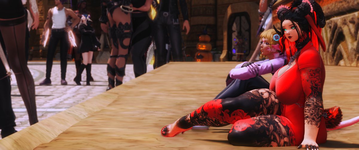 Sometimes it is ok to shrink down a lil and just people watch...with <a href="/PocketTenshi/">Pocket_Tenshi</a>