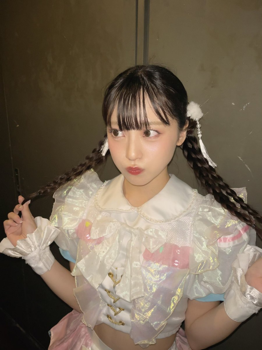 今日も一日ありがとうございました！🤍🙌🏻❕
ライブ＋ランウェイ＋ライブで、リハーサルや特典会を含めたらとっても大忙しでありがたくて幸せな1日だったけど、それをつかれたーーー😵‍💫🌀´-ってならないで、しあわせだった！たのしかった！って毎日のように思えてるのはみんながいてくれてるからだよ！今日も存在してくれてありがとうのきもち！ライブや特典会だけではもしかしたら私の想いが全部は伝わらない時もあるかもしれないけど、これからもたくさん伝えさせてね！いつもありがとう！だーーいすき！！！！

ガルアワさんランウェイおわってそのままの髪型とメイクでライブにきたなかがわさんです
⇩⇩⇩