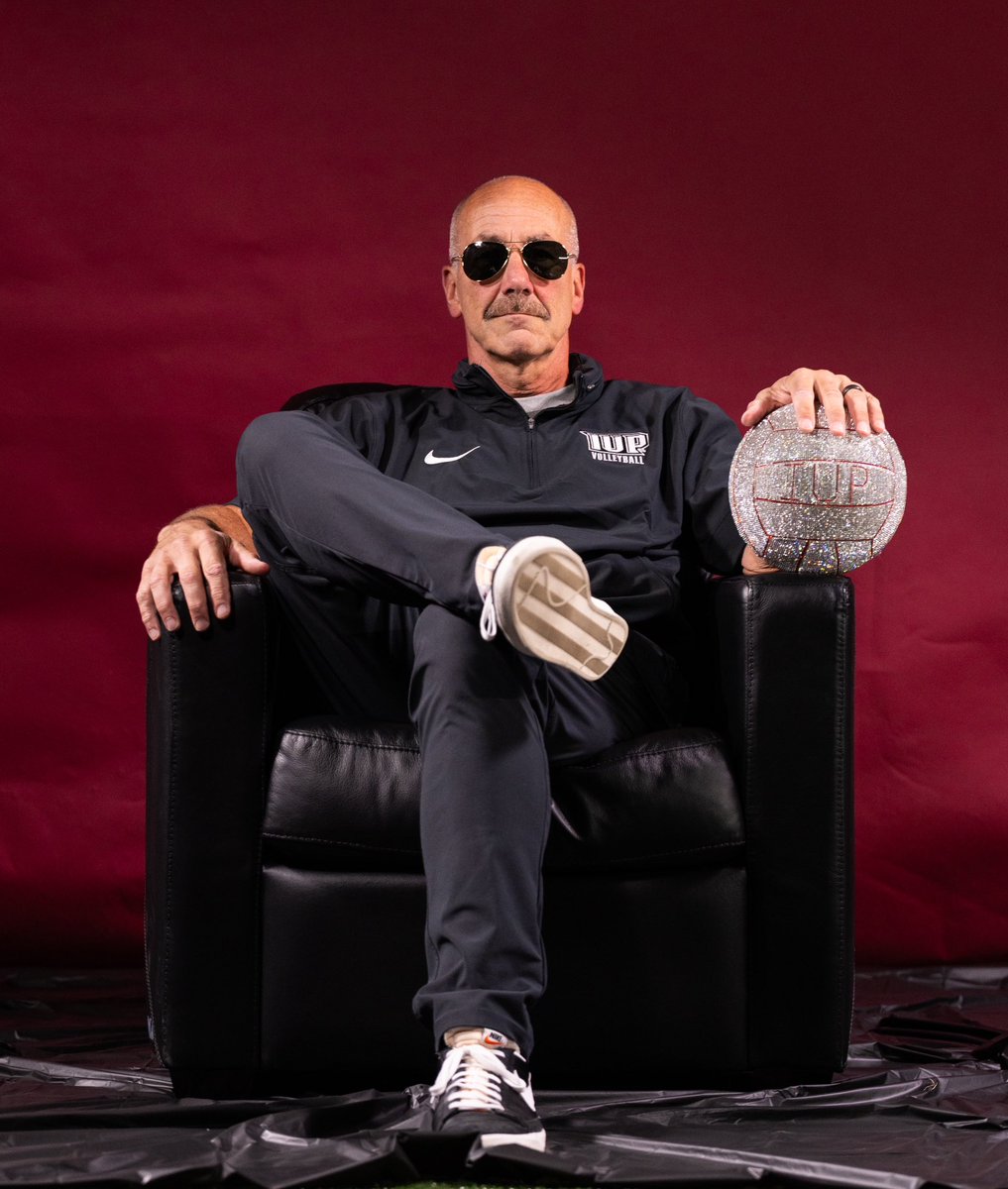 IUPVB's tweet photo. Happy Birthday to Paul Revereβs best friend @mrcoachhoyer
Coach, historian, legend. We are so grateful for you and everything you do for our program! Hope you have the bestest day!
#TalonsUp #VolleyHawks #BirthdayHawk https://t.co/XqrMAAVCeE