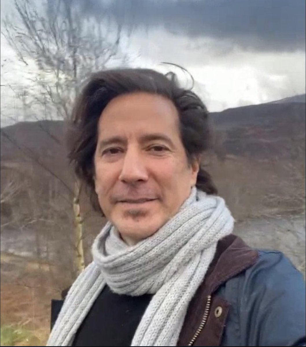 cusickgallery's tweet image. The weekend is here! A little reminder to get outdoors if you can and enjoy this beautiful planet of ours. 
We’d enjoy it even more with him! 😊🌎 ♥️
#HenryIanCusick  #withhim #everythingisbetter  #ouroneandonly #officialfanclub #supportinghimalways